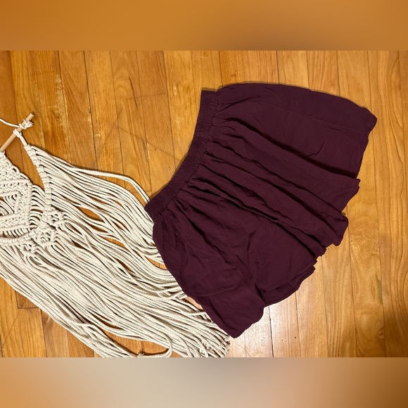 flowy garnet mini skirt - Picture 1 of 2